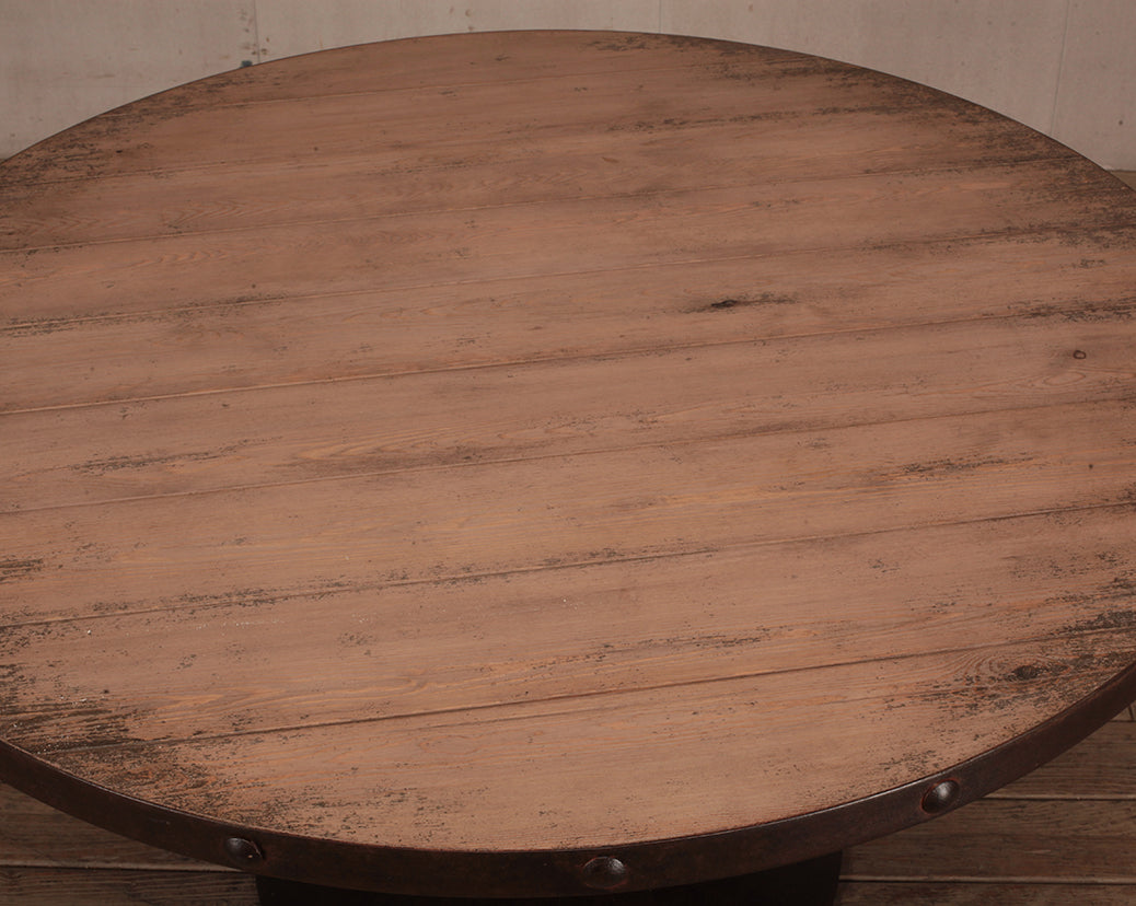 ROUND DINING TABLE DIAMETER 1.5m