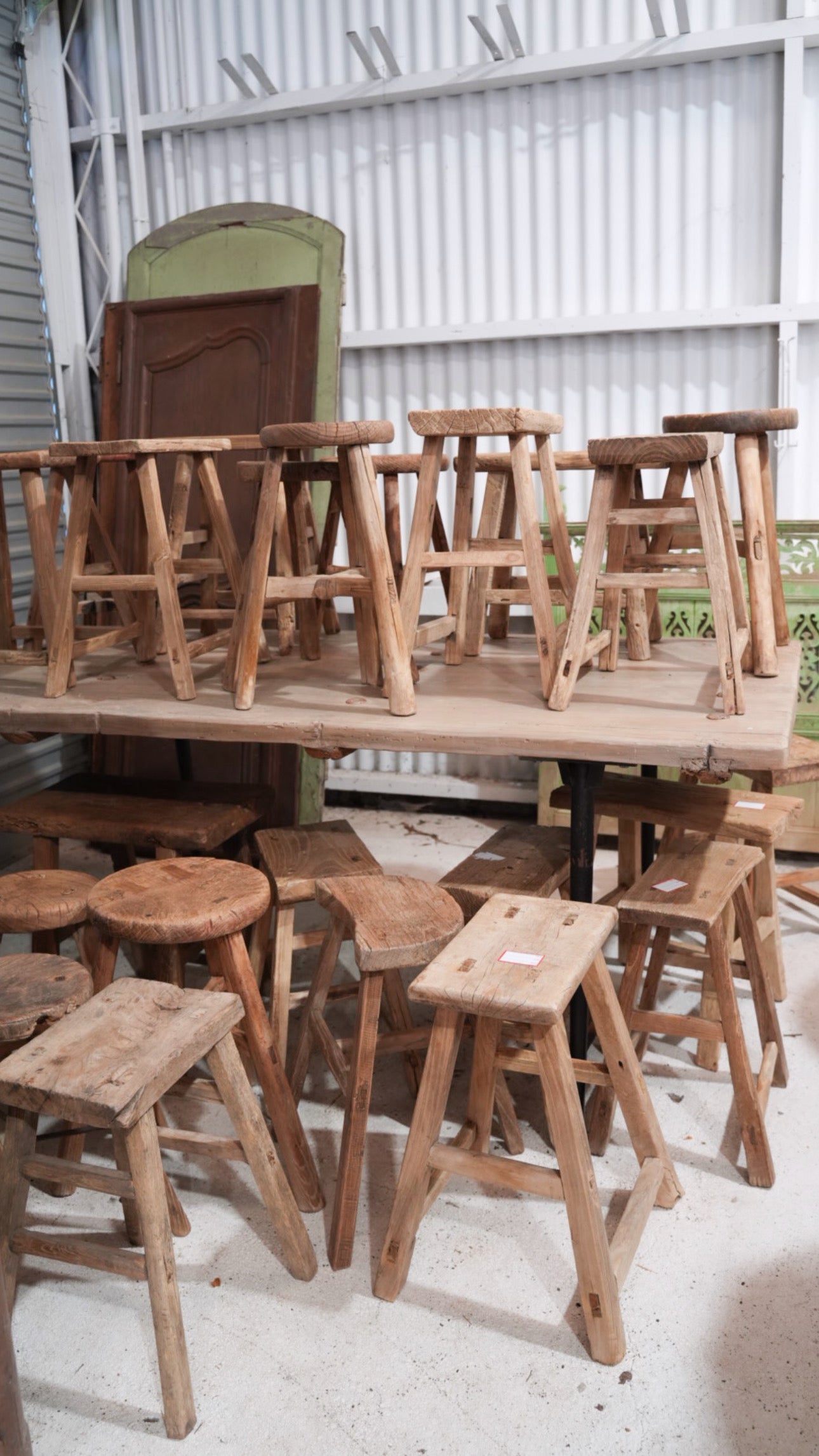 ELM STOOLS | ROUND