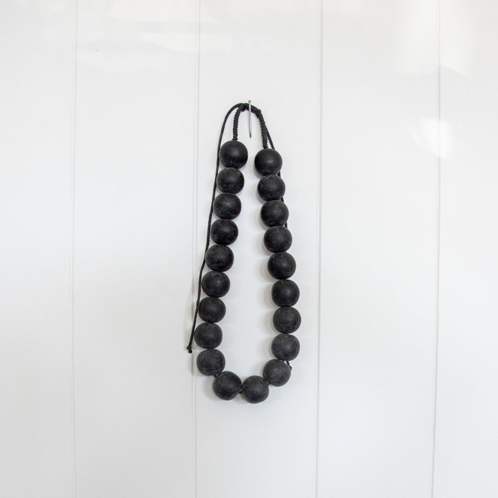BE BOLD BEADED NECKLACE | BLACK
